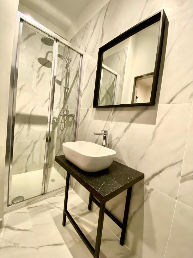 Apartments Down Town Сен Екстериор снимка