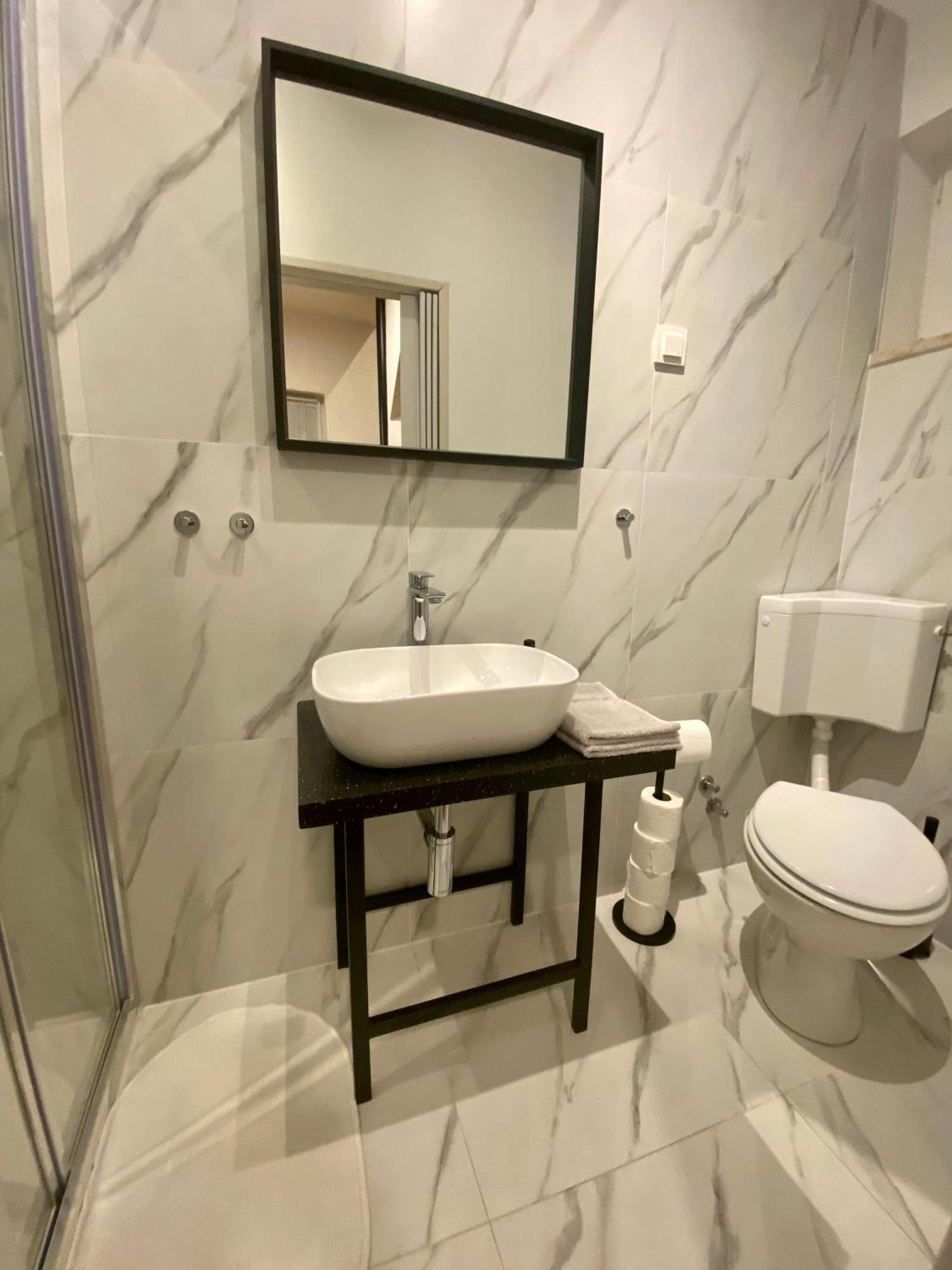 Apartments Down Town Сен Екстериор снимка